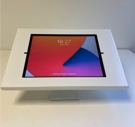 Asztali zárható  iPad 10.2" tartó - 30 fok